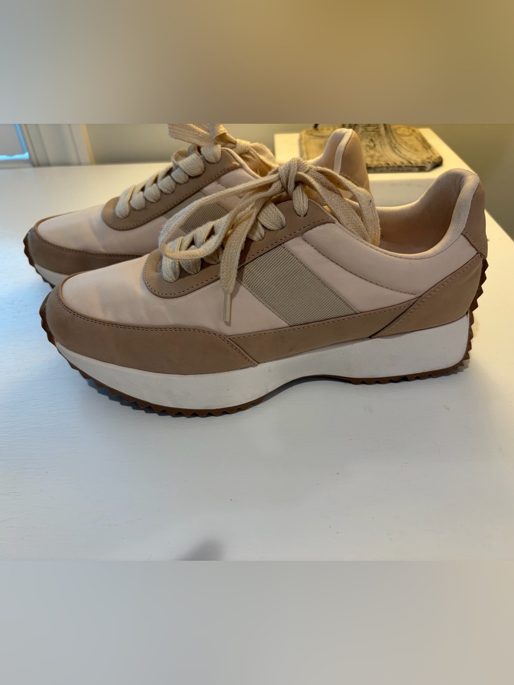 GENUINE DOLCE VITA BREELA WOMENS SIZES 8.5 TAN CUSHIONED PLATFORM DV SNEAKER